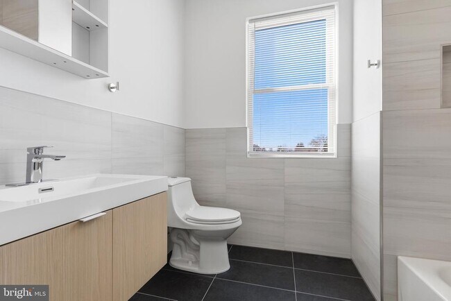 Foto del edificio - 7248 Rising Sun Ave