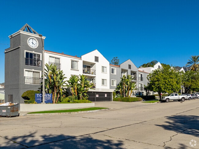 Building Photo - Town Center