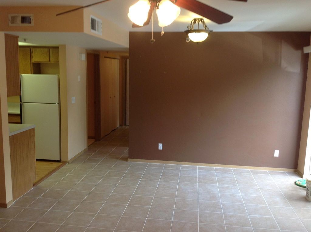 Living room - 531 900 E