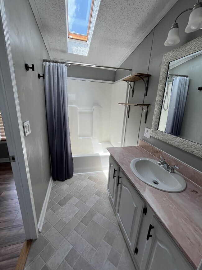 Foto del edificio - 62 Bennett Rd