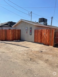 Building Photo - 687 W Orange Ave