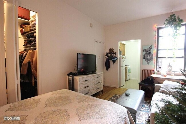 Foto del edificio - 452 W 22nd St