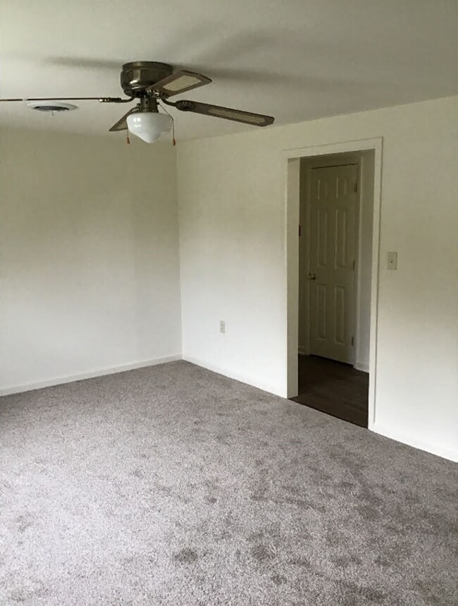 Foto del edificio - 2488 Falling Spring Rd