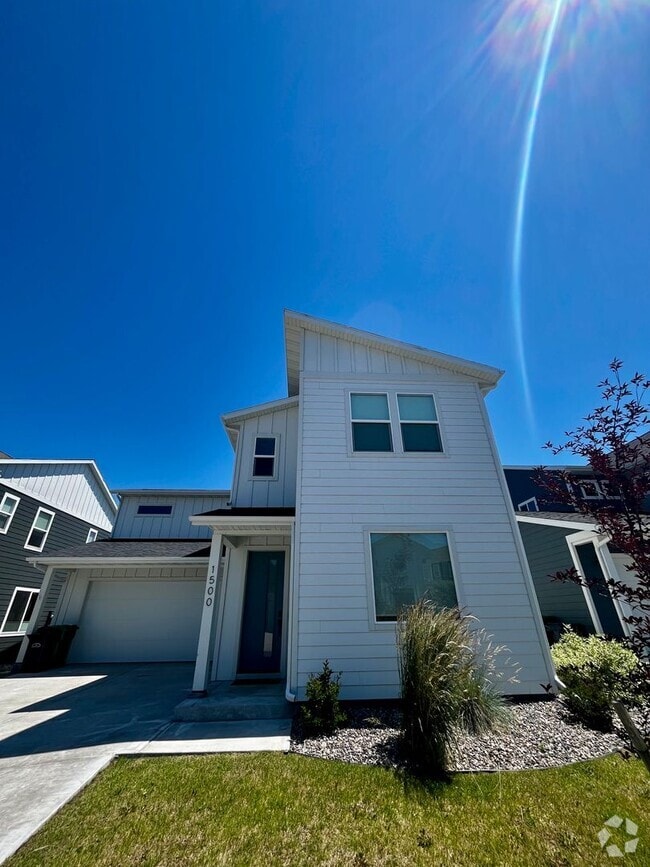 Building Photo - 1500 Zephyr Way