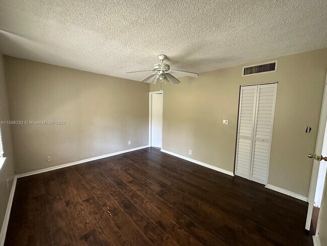 Building Photo - 3360 Spanish Moss Ter