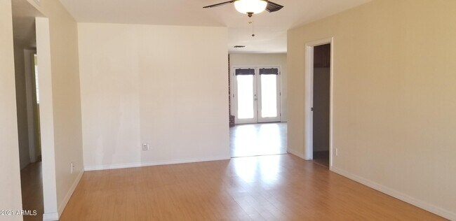 Foto del edificio - 3825 W Libby St
