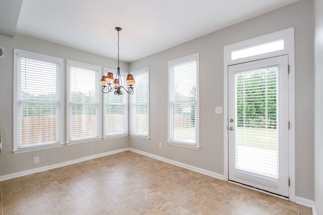 Foto del edificio - 214 Elmbrook Ln