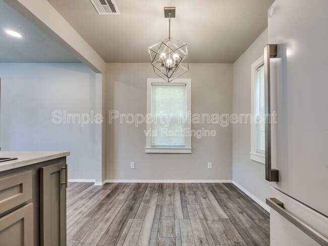 Foto del edificio - 215 W Kittyhawk Dr