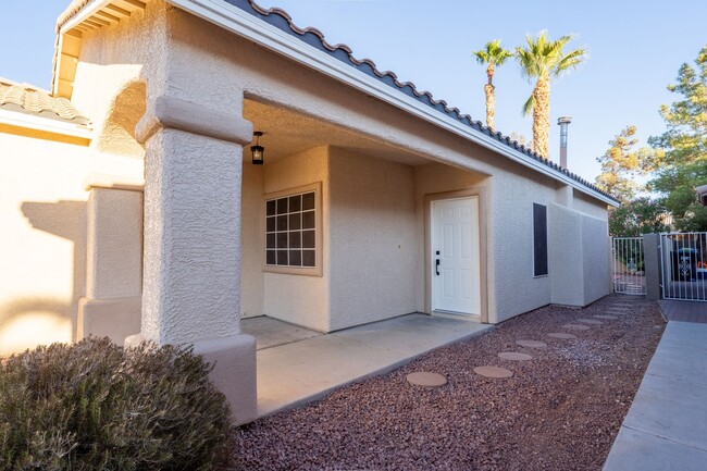 Building Photo - Beautiful one-story home