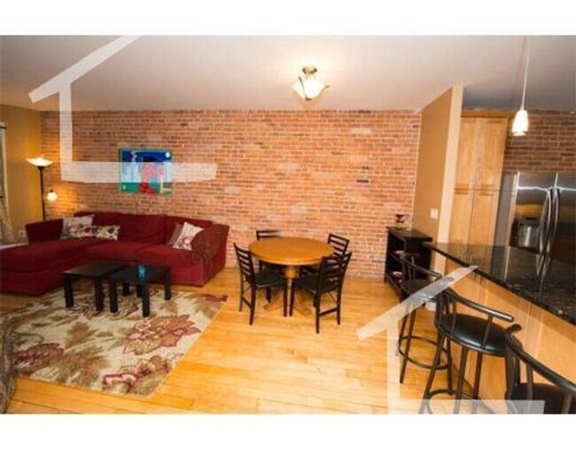 Foto del edificio - Perfect 3-bed/2-bath Near Packard's Corner - Laundry in Unit!