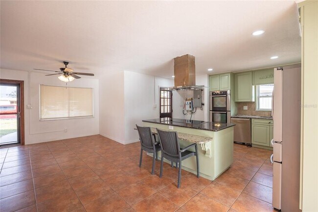Foto del edificio - 10720 110th Ln N