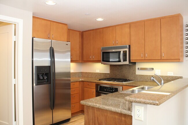 Building Photo - Gorgeous Studio w/ Upgraded Kitchen, A/C &...