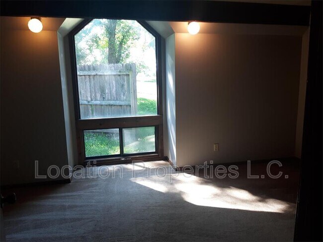Building Photo - 2604 University Dr