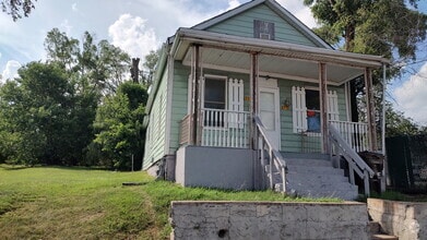Building Photo - 2715 SW Adams St