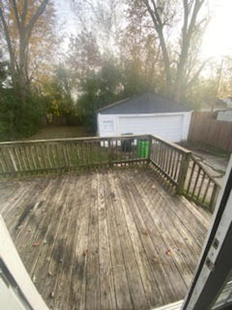 20704 E Gladstone Rd Warrensville Heights, OH 44122 – photo 5