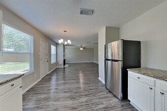 Building Photo - 1227 Caraquet Dr