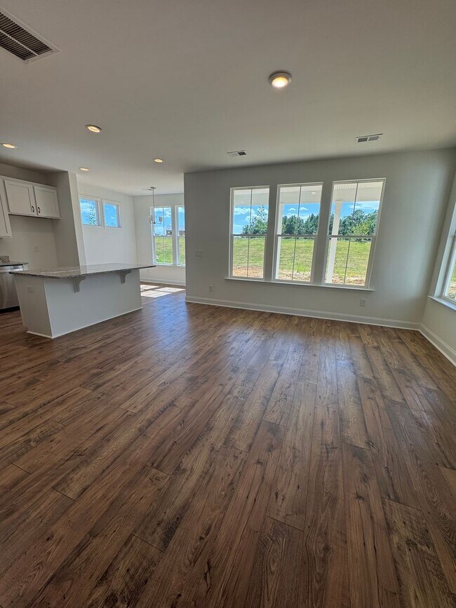 Foto del edificio - 3 Bedroom 2.5 Bath House in Hawthorne Land...
