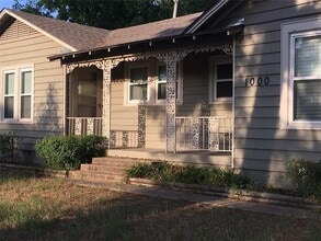 Building Photo - 1000 Stuart Rd