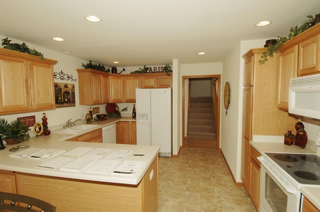 Building Photo - 641 Bear Claw Way