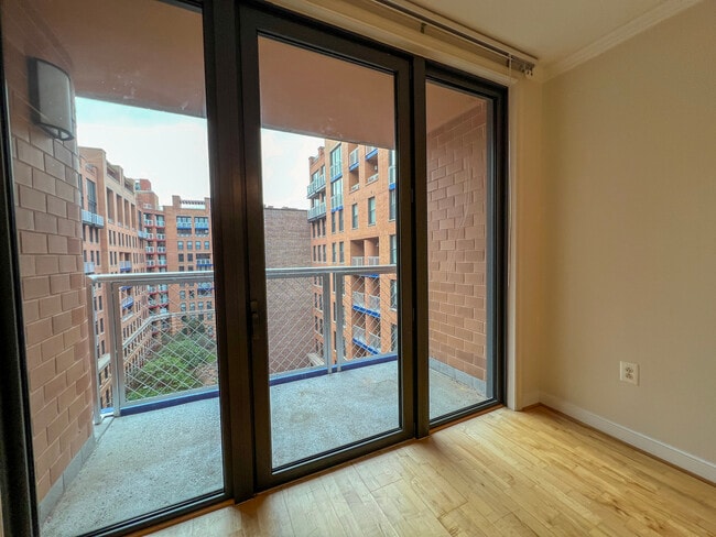 Building Photo - 616 E St NW