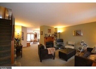 Foto del edificio - 348 Jefferson Ct