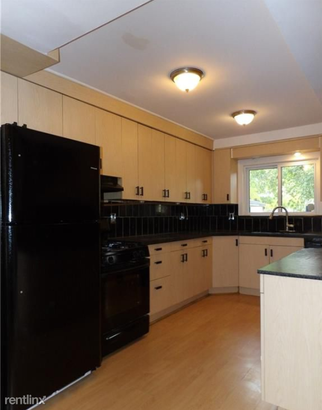 Building Photo - 5 br, 2.5 bath House - 28575 Jahns Dr