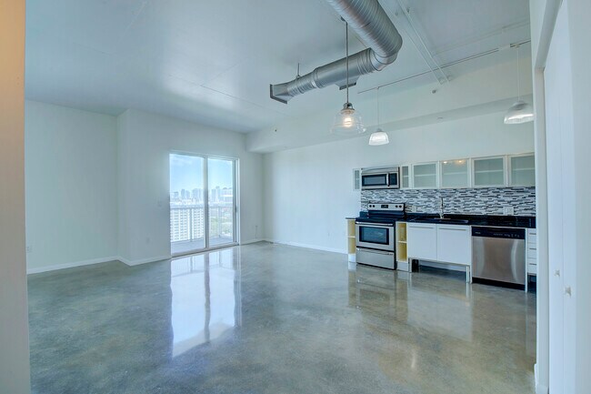 Foto del edificio - 10 SW South River Dr