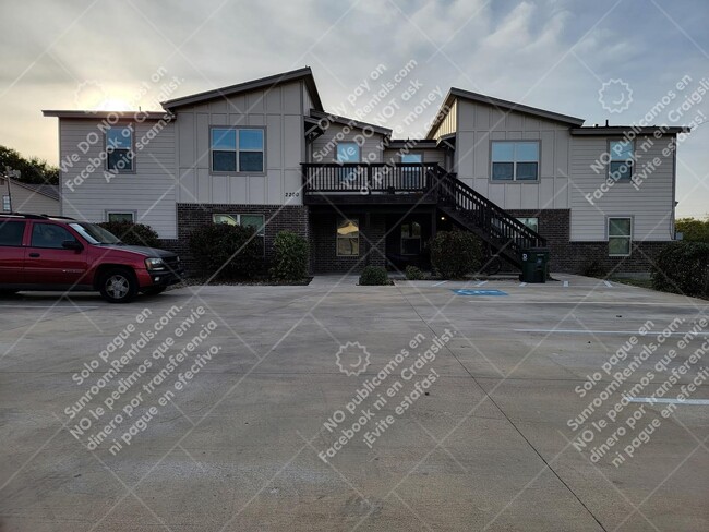 Foto del edificio - 2200 Creekside Ln