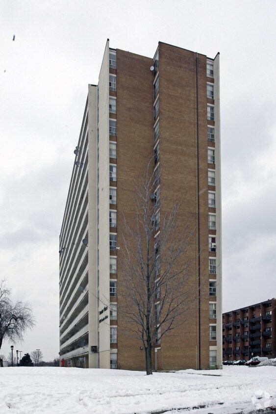 Fowler Place 19701980 Fowler Dr Mississauga, ON