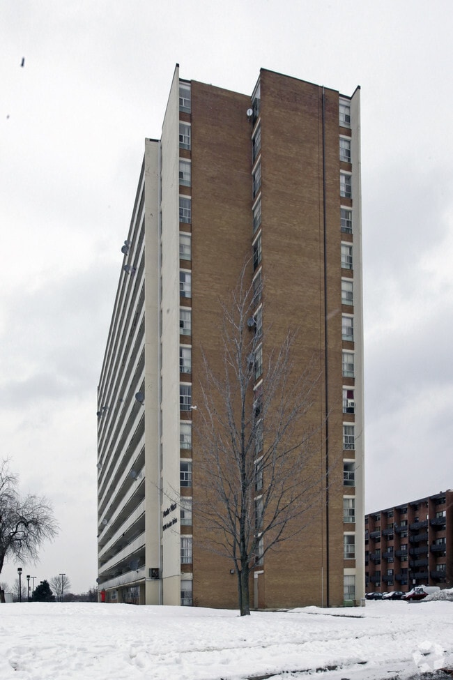 Building Photo - 1970 Fowler Dr