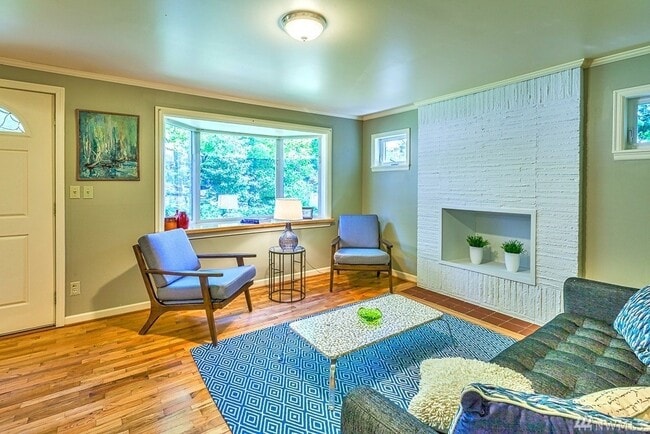 Building Photo - 1107 NE 155th St