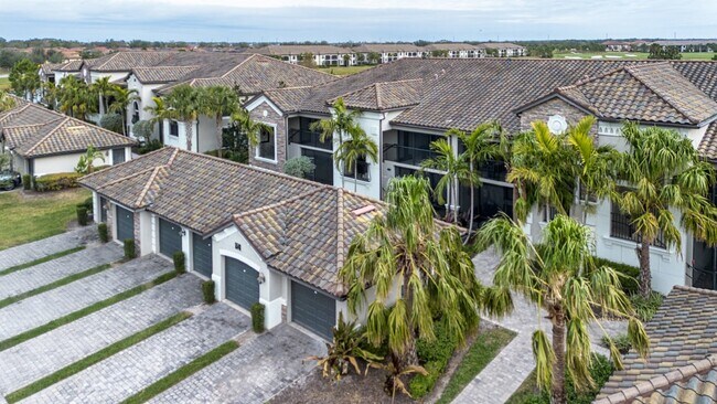 Foto del edificio - Like new 2BR, 2BA garage condo-Lakewood National