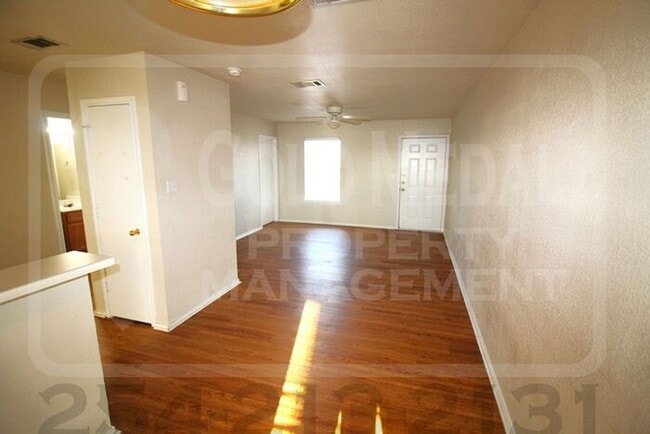 Foto del edificio - 1708 Spring Rose Cir