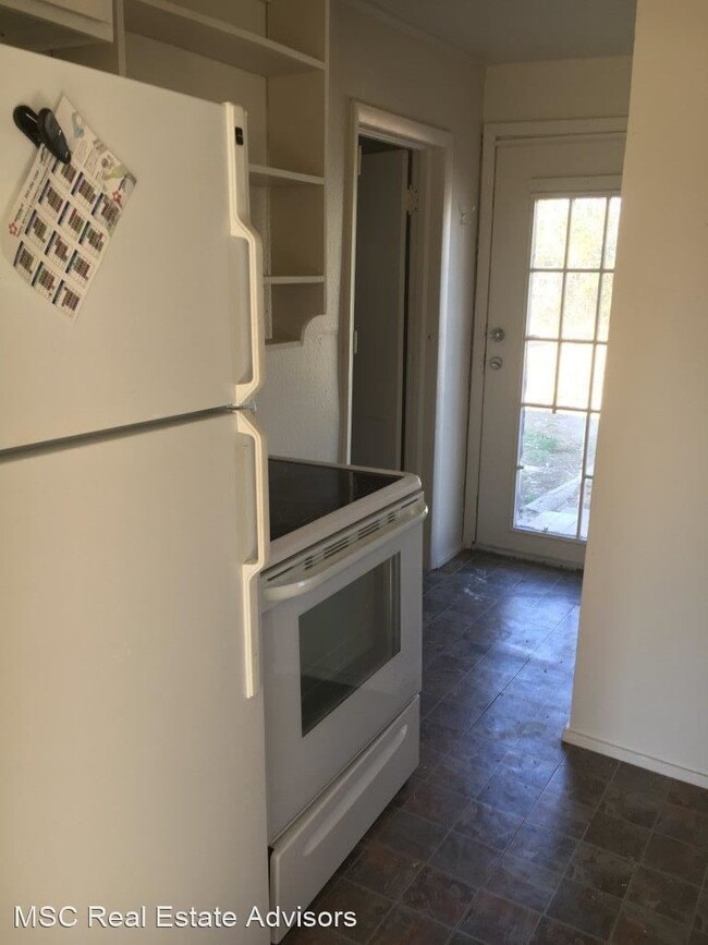 Building Photo - 2 br, 1 bath House - 209 E Emma St