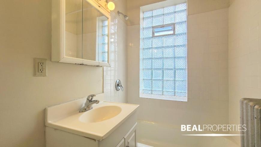Building Photo - 0 bedroom in CHICAGO IL 60657