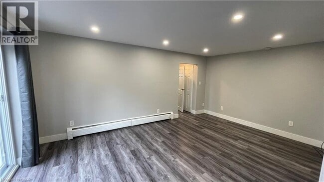 Photo du bâtiment - 410 Hazel St