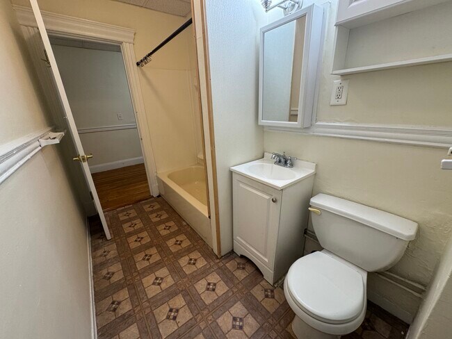 Building Photo - 386 Riverway