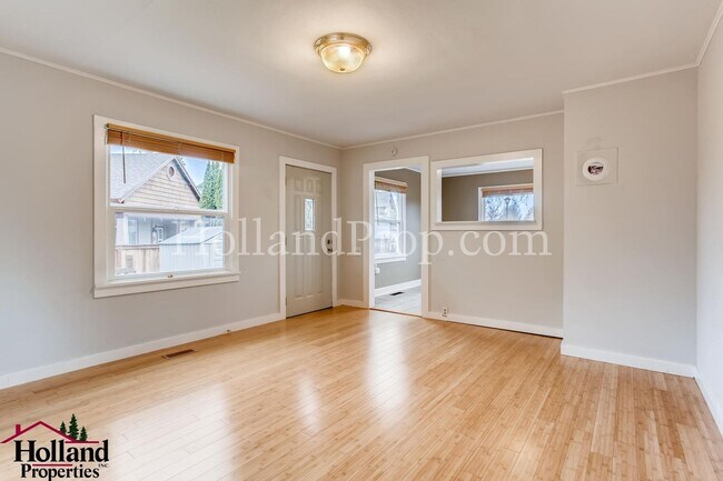 Foto del edificio - COMING SOON! Charming Country-Style Home i...