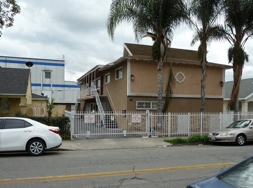 Primary Photo - 2102 Zoe Ave