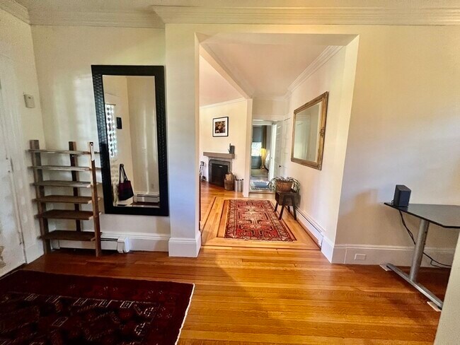 Foto del edificio - 6 Greenough Ave
