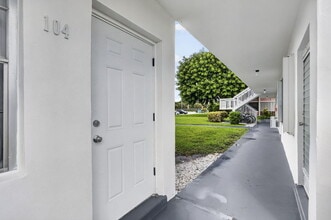 Building Photo - 104 Easthampton E
