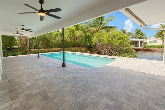 Building Photo - 3801 NE 16th Ter