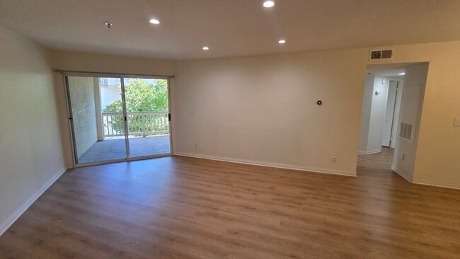 Building Photo - 697 Sutton Crest Trl