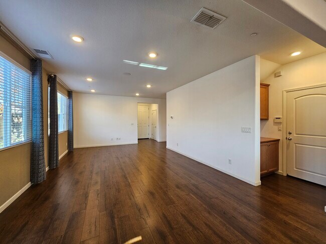 Building Photo - 10900 Merrick Way