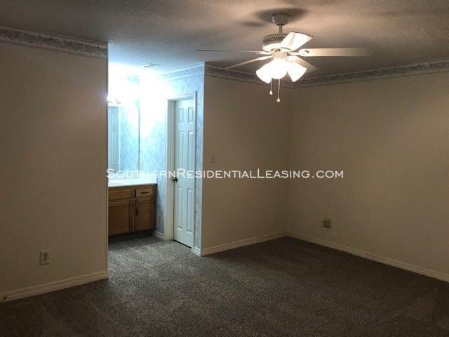 Building Photo - Newly remodeled townhome