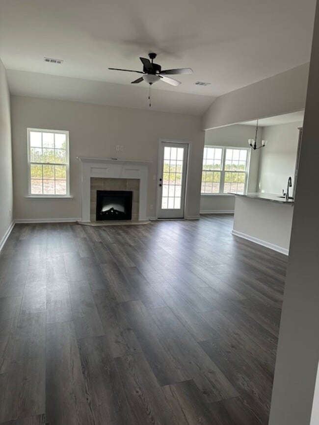 Foto del edificio - FOR RENT