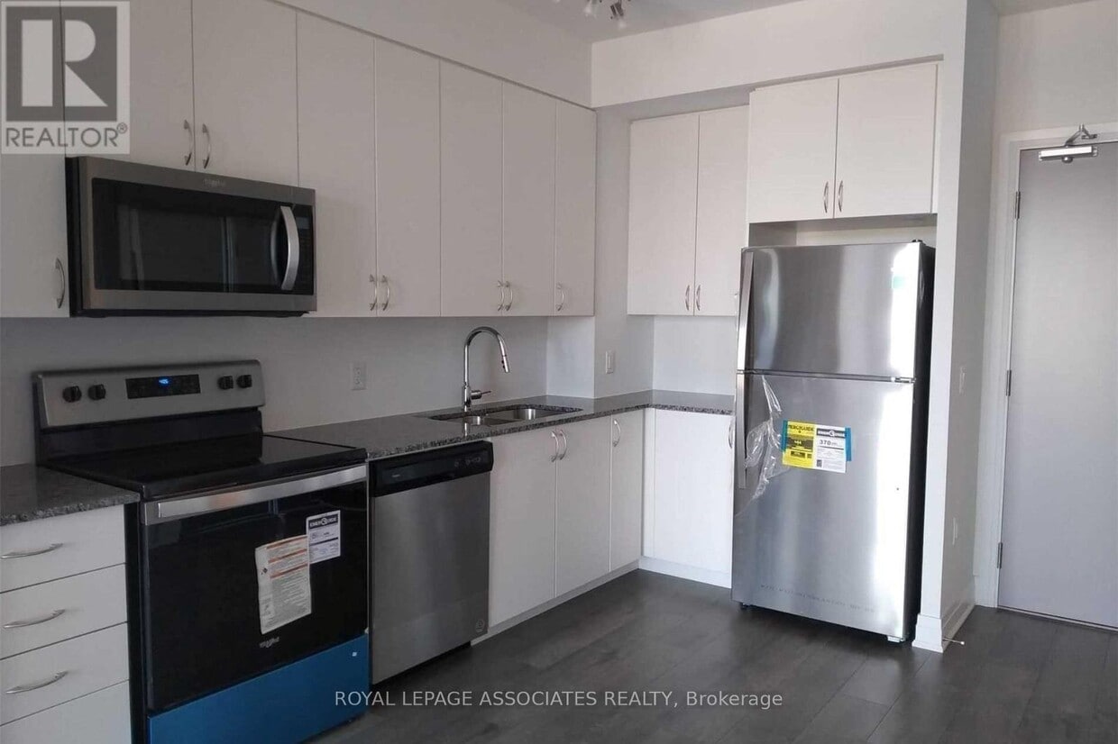 Photo principale - 3220-3220 Sheppard Ave E