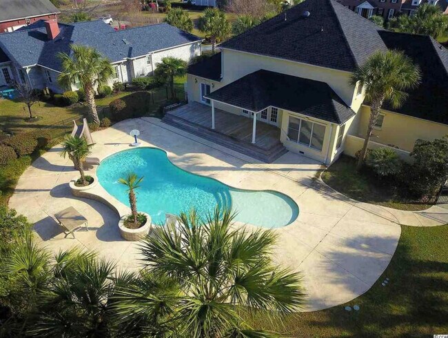 Foto del edificio - 8228 Forest Lake Dr