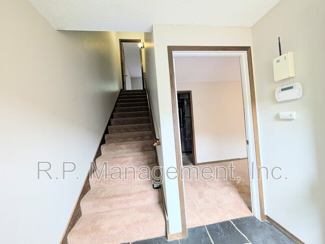 Building Photo - 170 Wentworth Ave W