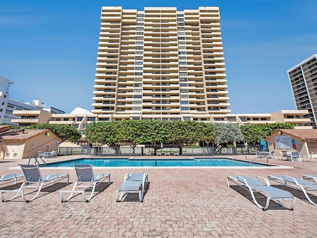 Foto del edificio - 2555 Collins Ave